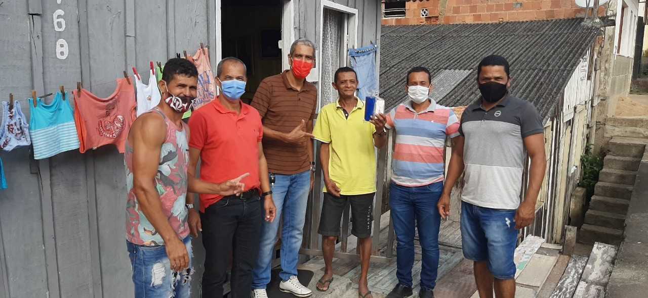 Camacã: Garis são homenageados em suas casas